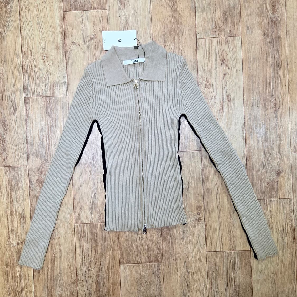 더포르타(Porta) 라인 리브드 니트집업 55-66 새상품 상품이미지5