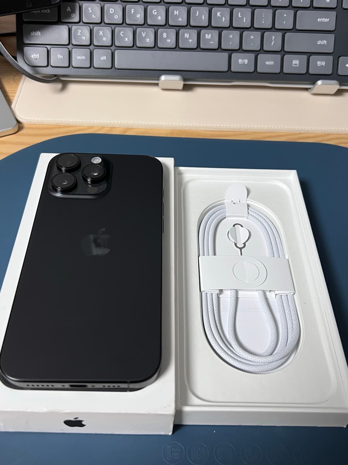 아이폰 16프로맥스 256GB 블랙 미사용품 거의새것(배터리 사이클 5회 상품이미지2