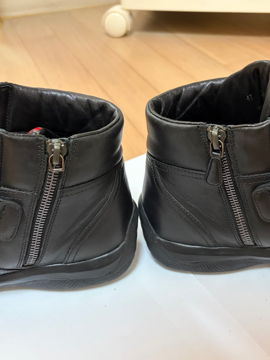 프라다 하이탑 레더 스니커즈 245 상품이미지9