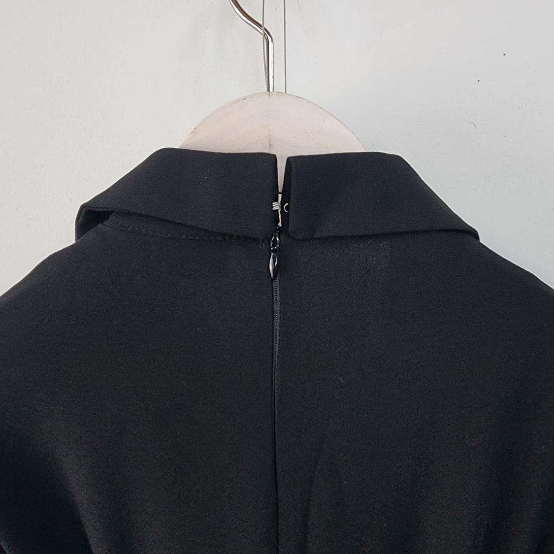 BENITO 테일러드 블랙 랩 스타일 롱 원피스 상품이미지4