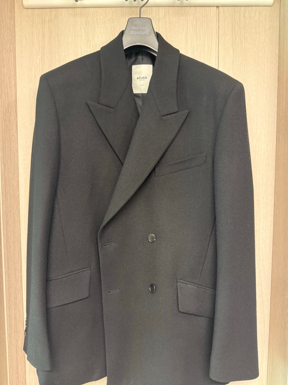 벨리에FW 피크드라펠 더블자켓 상품이미지1