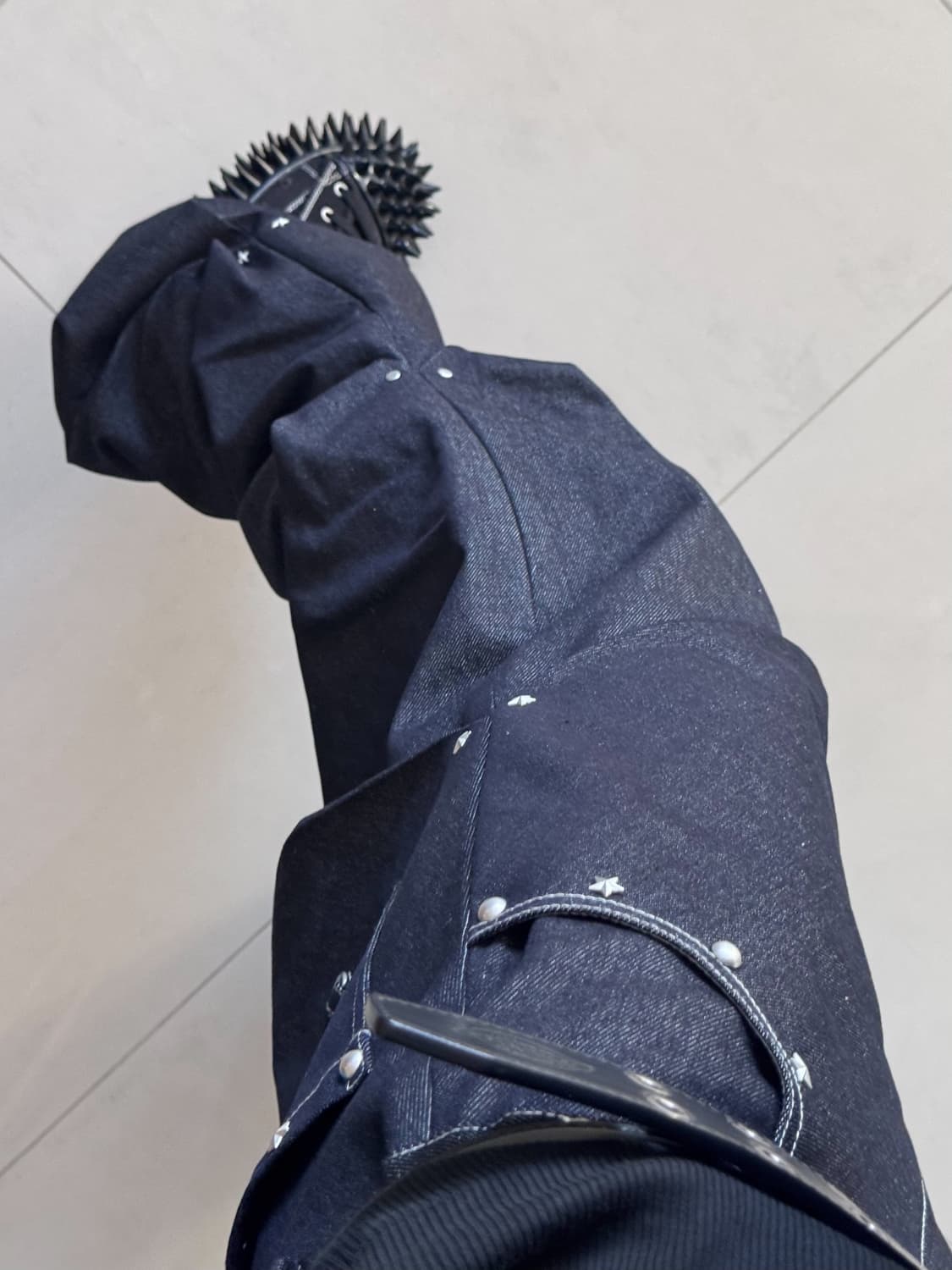 AAO viedit starry stud random tuck pants 상품이미지2
