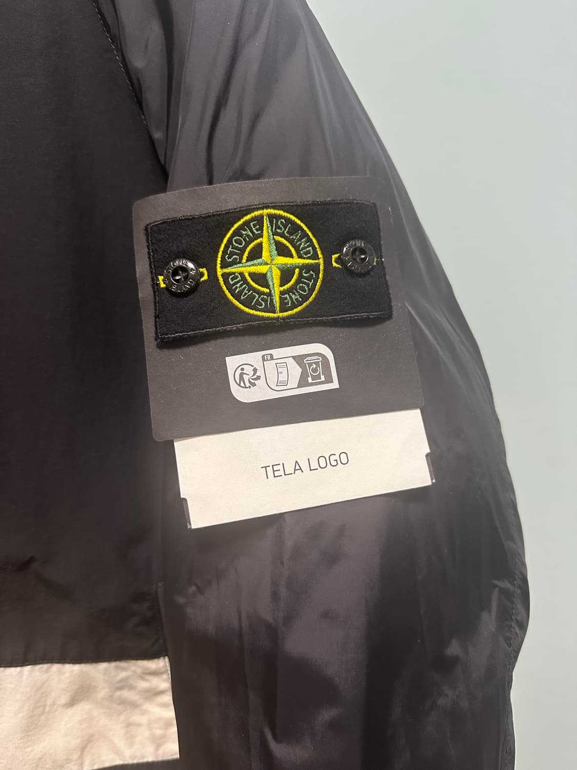 스톤아일랜드X슈프림 23Fw 리버시블 퍼피 패딩 블랙M 새상품급 상품이미지3