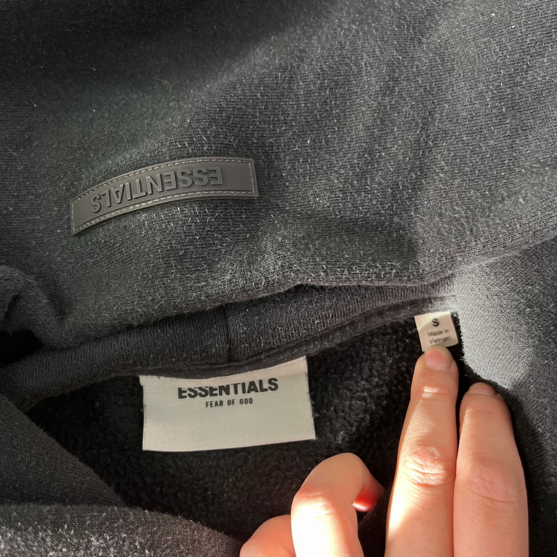 100 피오갓 에센셜 스몰로고 후드티 상품이미지3