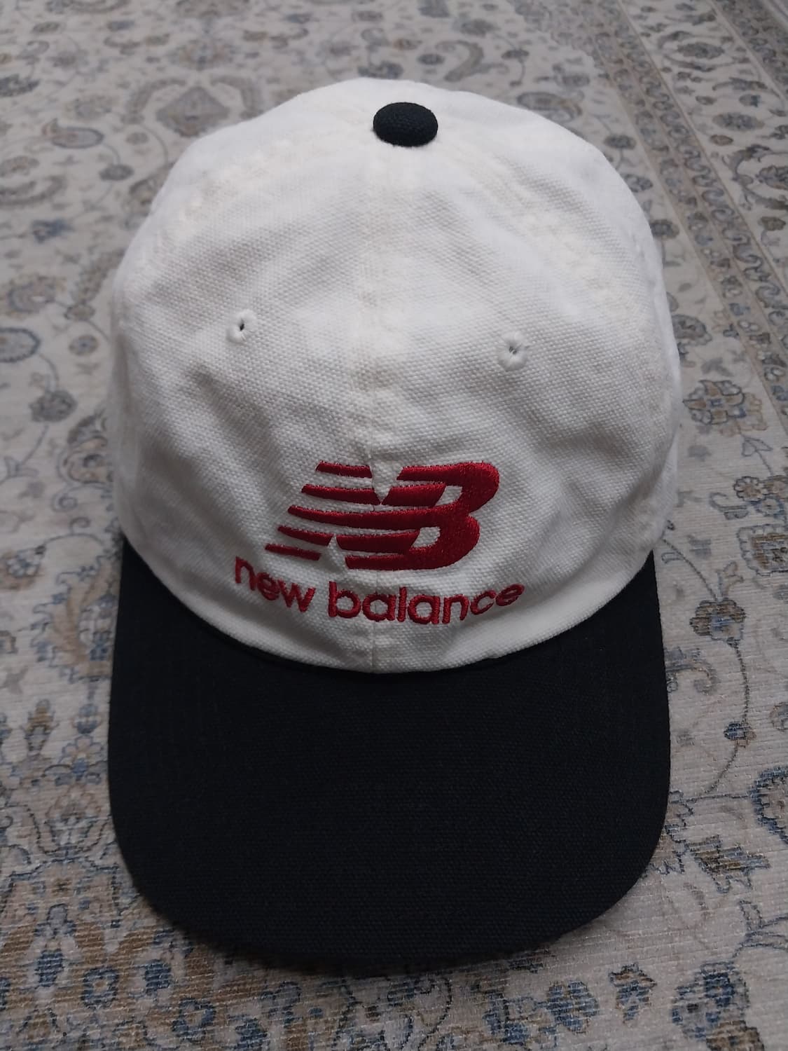 뉴발란스 화이트/블랙 볼캡 상품이미지1