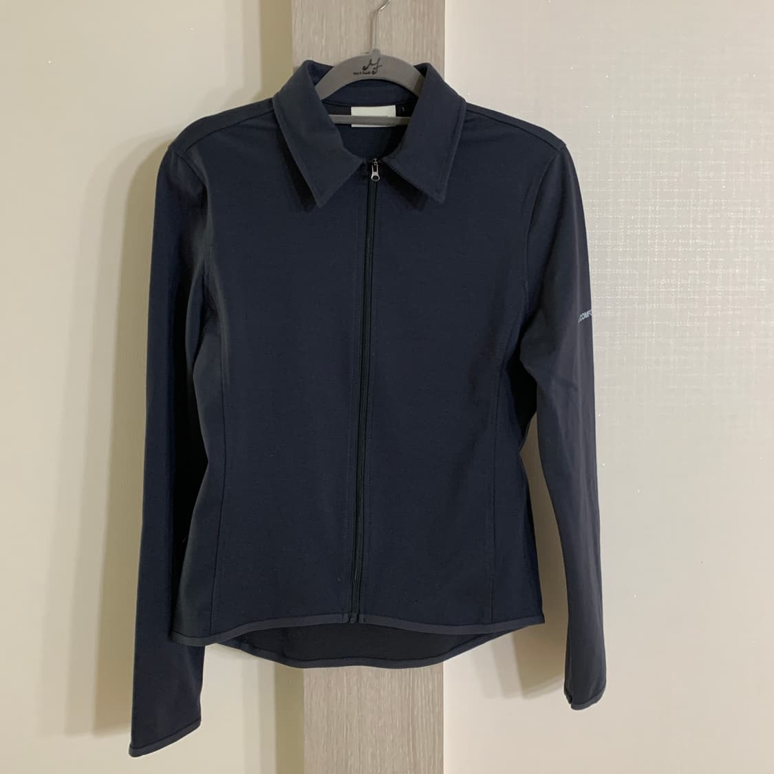 지초이 컴포트 23-002 집업 상의 그래파이트 상품이미지3