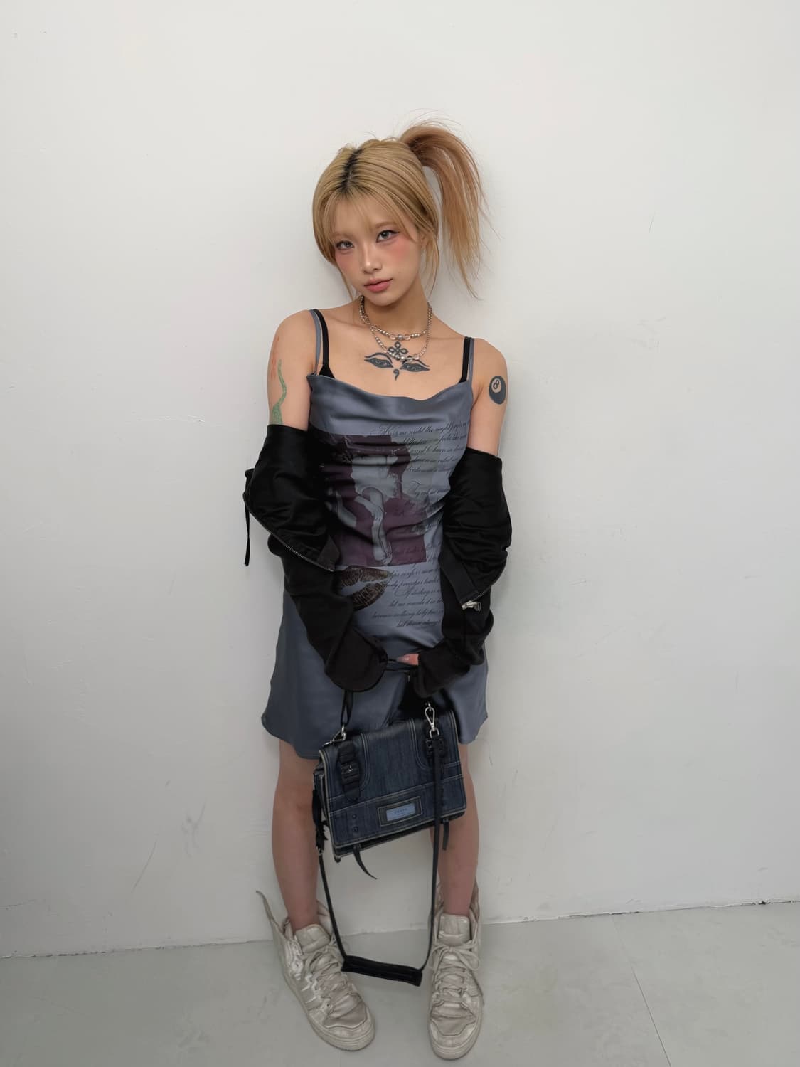 새틴 그래픽 슬립 미니드레스  상품이미지1