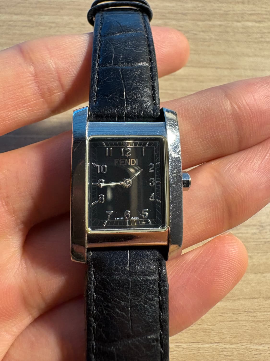 펜디 가죽 시계 상품이미지4