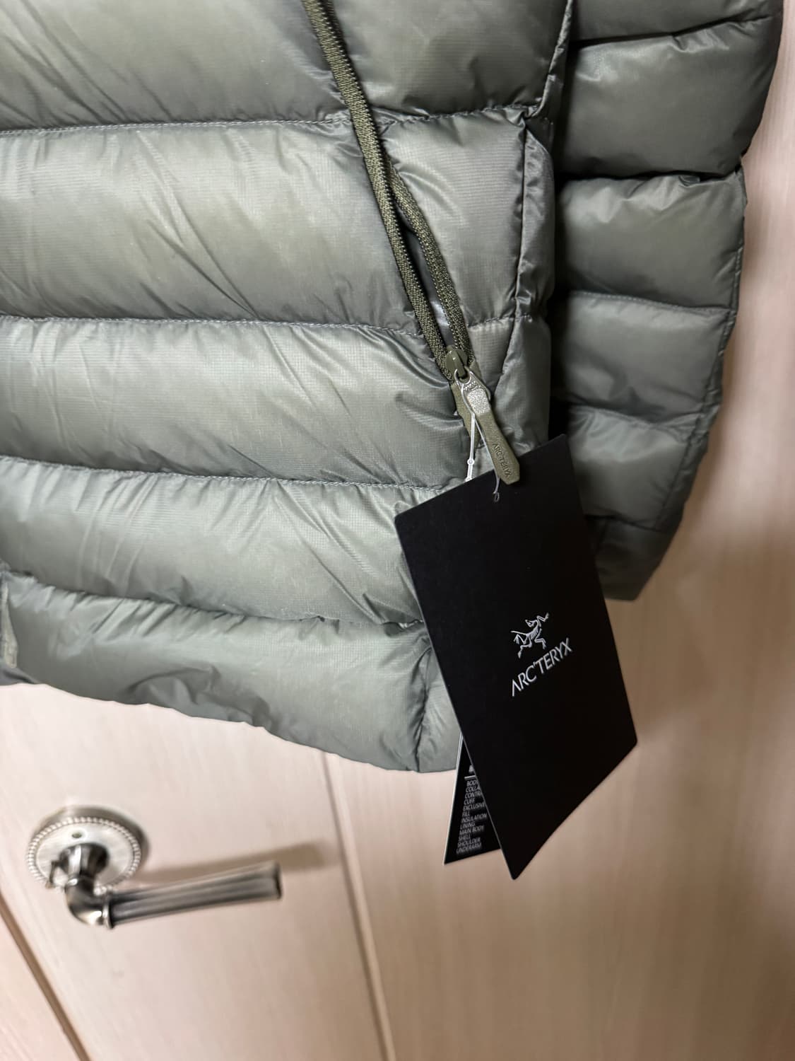 (새상품)아크테릭스 세륨 패딩 포리지 베르베 L 상품이미지4