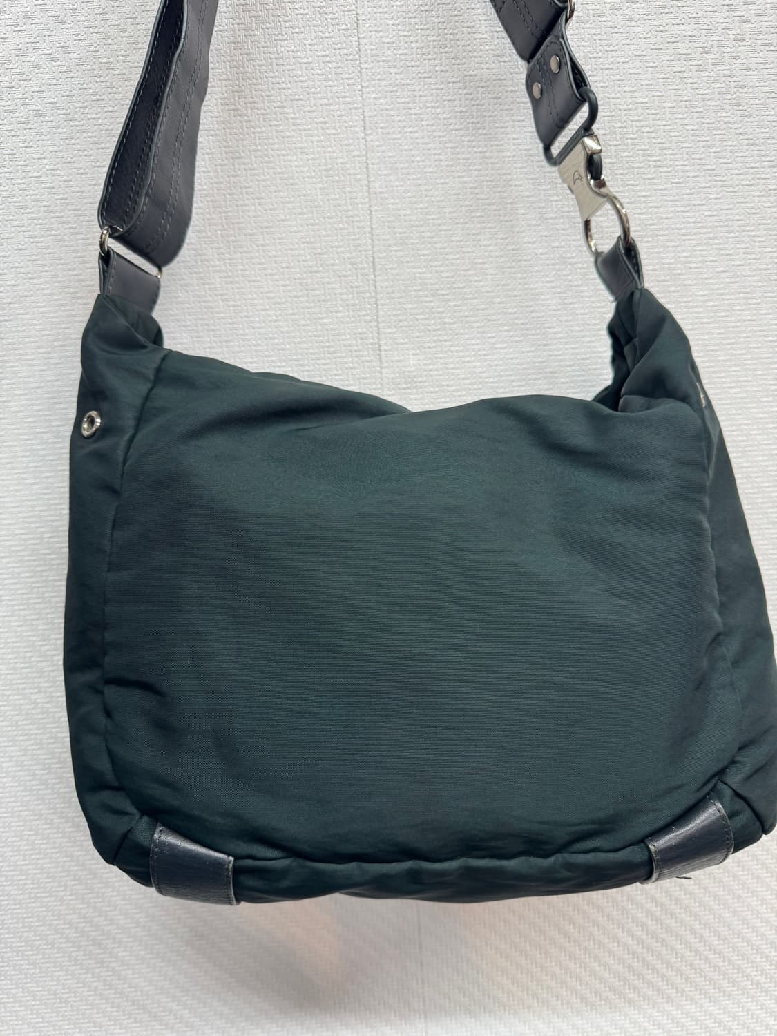 만다리나덕 딥카키 크로스백 상품이미지3