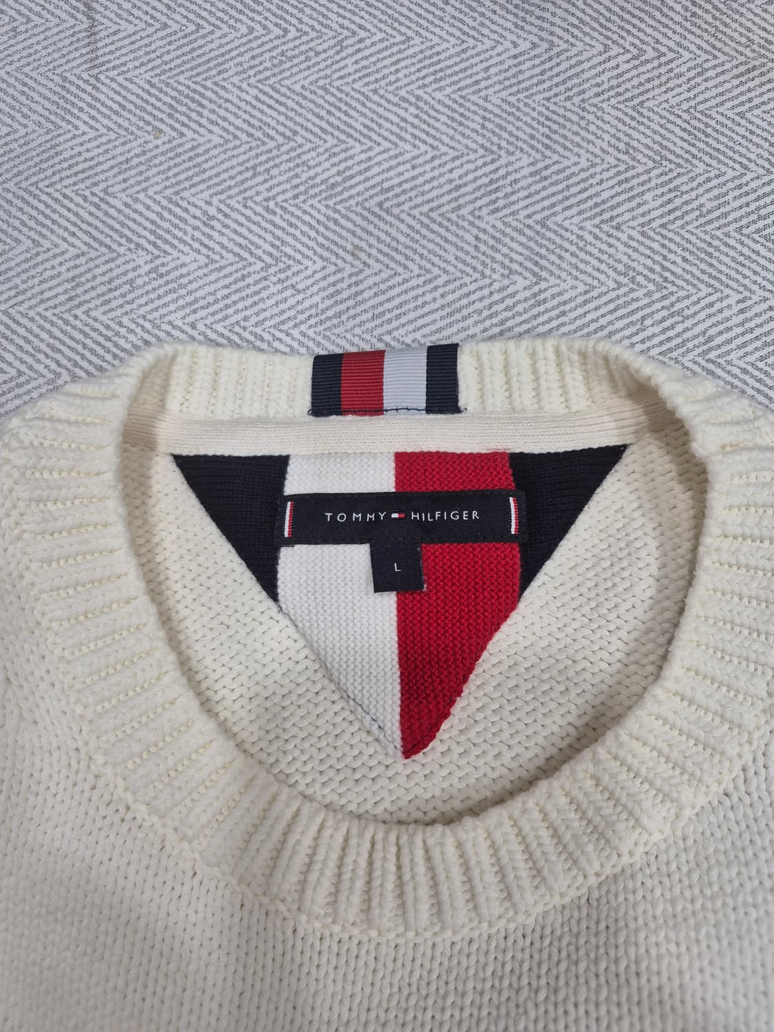 타미힐피거 니트 플래그 빅로고 포인트  울 스웨터 아이보리 남성 100 상품이미지4