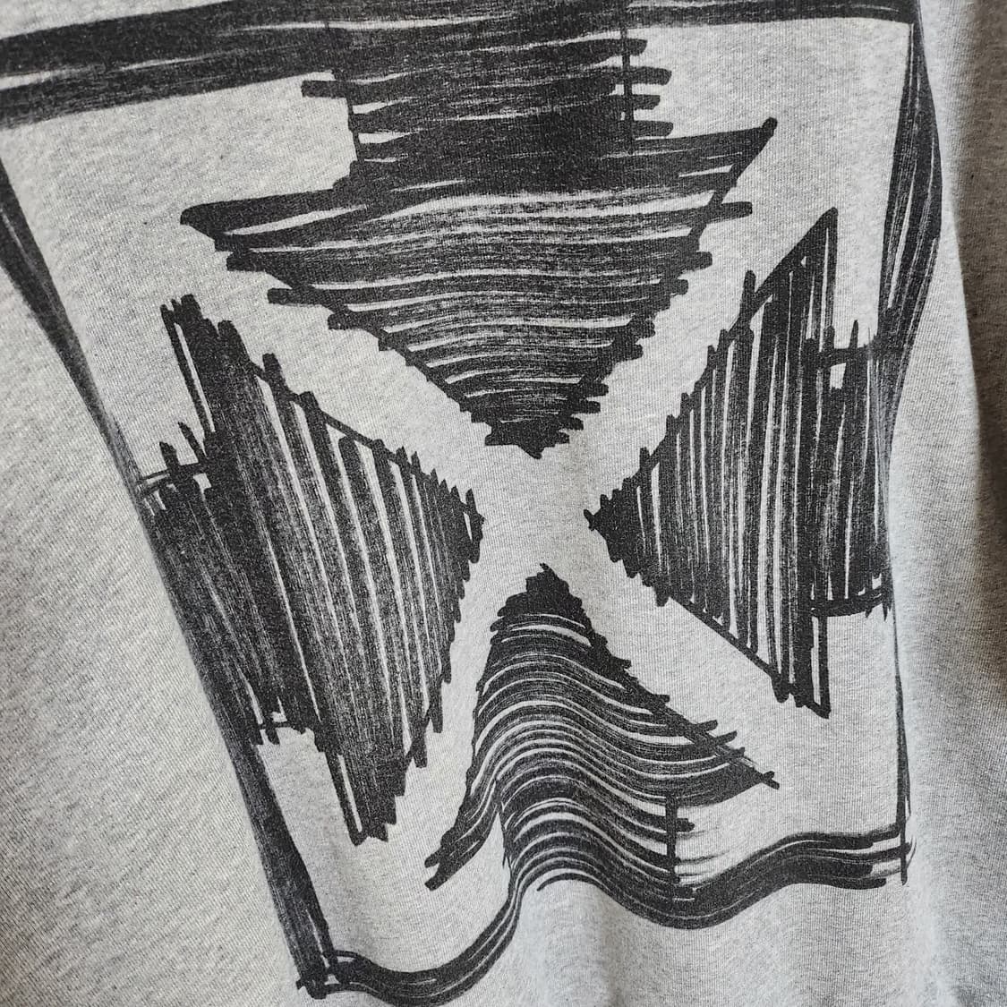 [L] 오프화이트 그레이 마커 애로우 맨투맨 상품이미지2