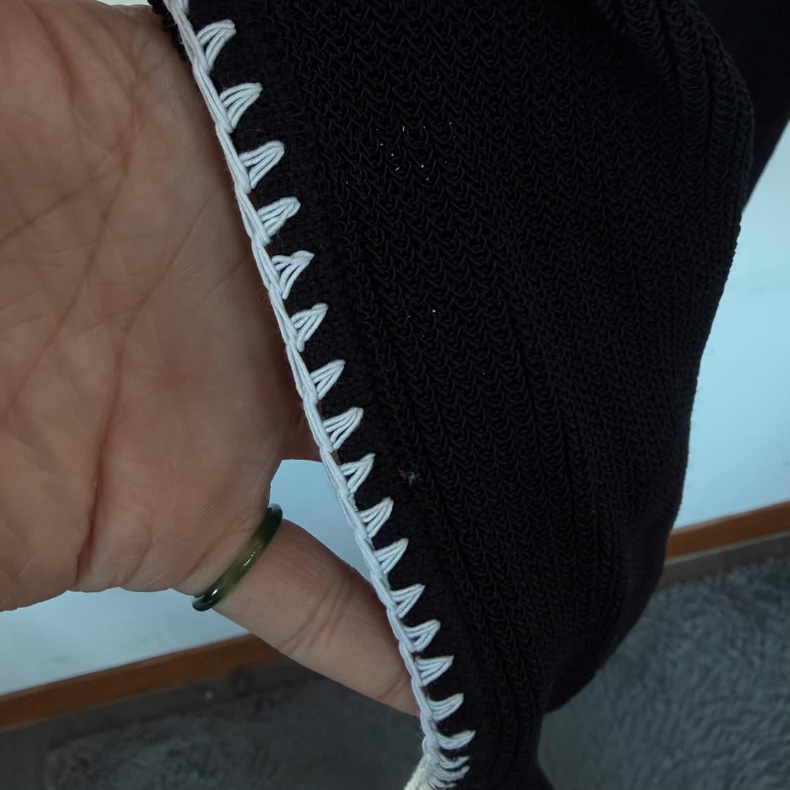 COS 코스 블랙 V넥 니트 조끼 상품이미지3