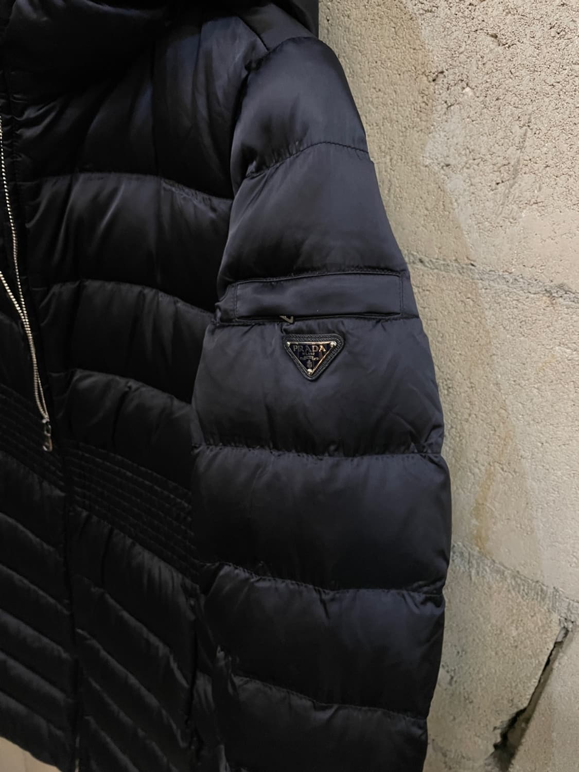 프라다 삼각 로고 피우미노 밴딩 롱 패딩  상품이미지3