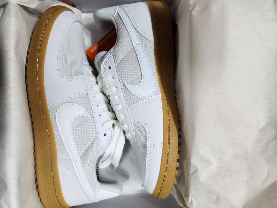 새상품 나이키 우먼 필드 제너럴 화이트 FZ5593 상품이미지1