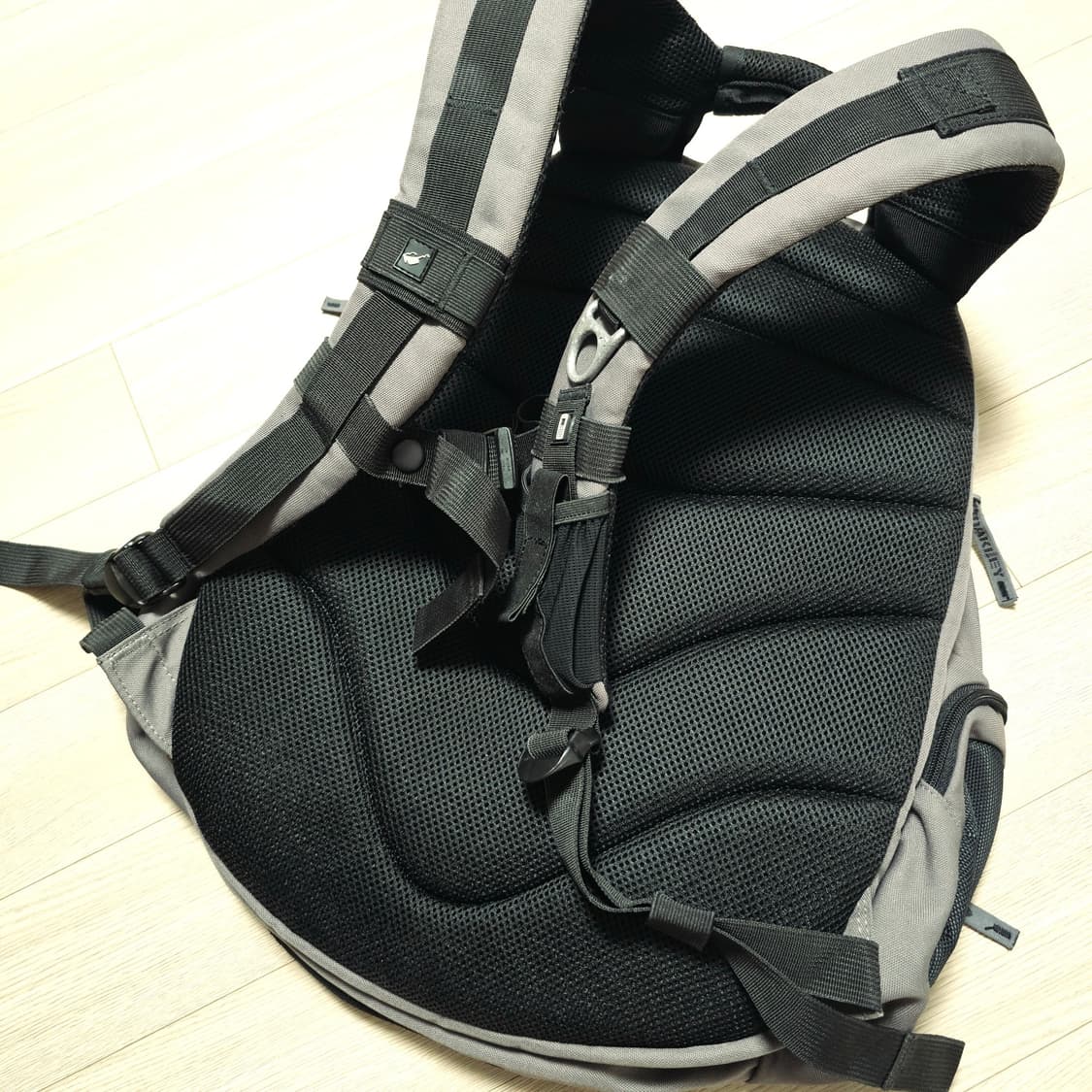 오클리 재팬 백팩 가방 다크그레이 2회착 상품이미지5
