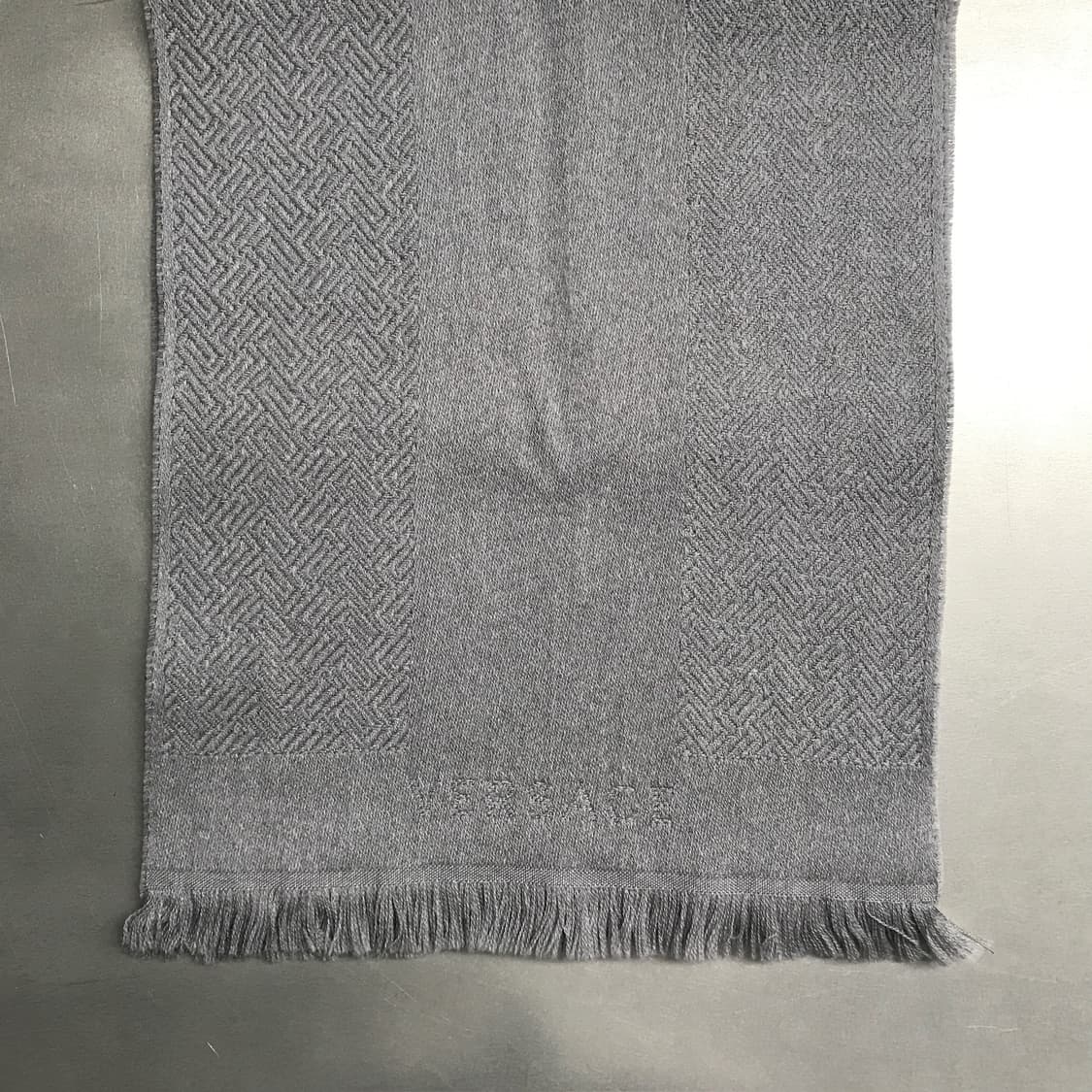 베르사체 메두사 머플러 그레이 상품이미지3