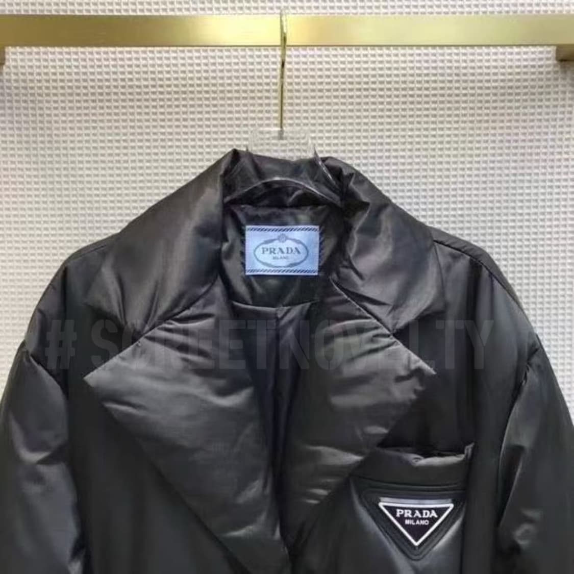 프라다 블랙로고 여성 패딩 상품이미지6