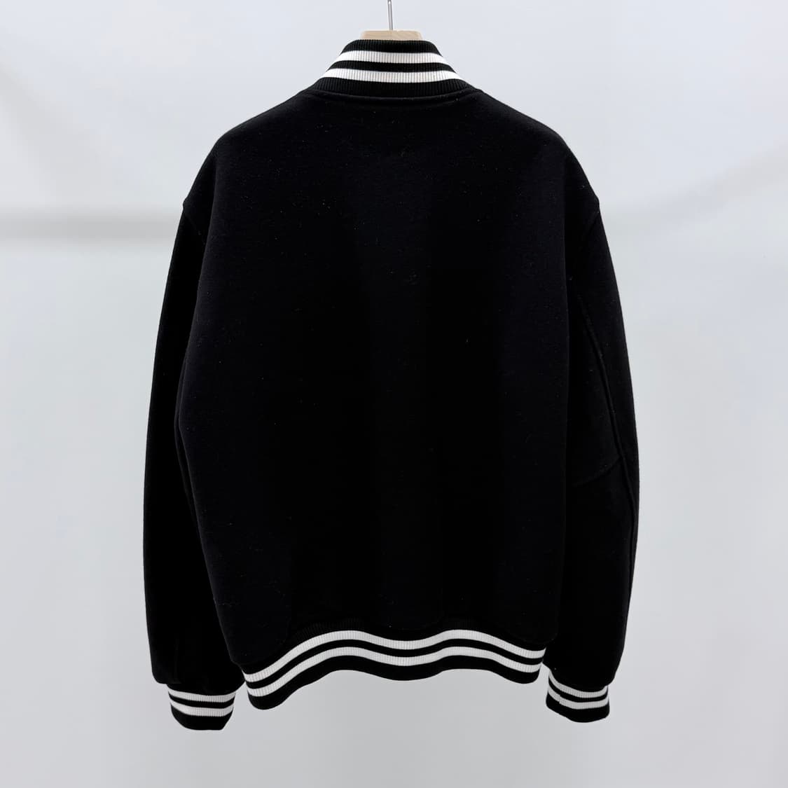 [S급/2XL] 오프화이트 바시티 봄버 자켓 블랙 상품이미지5