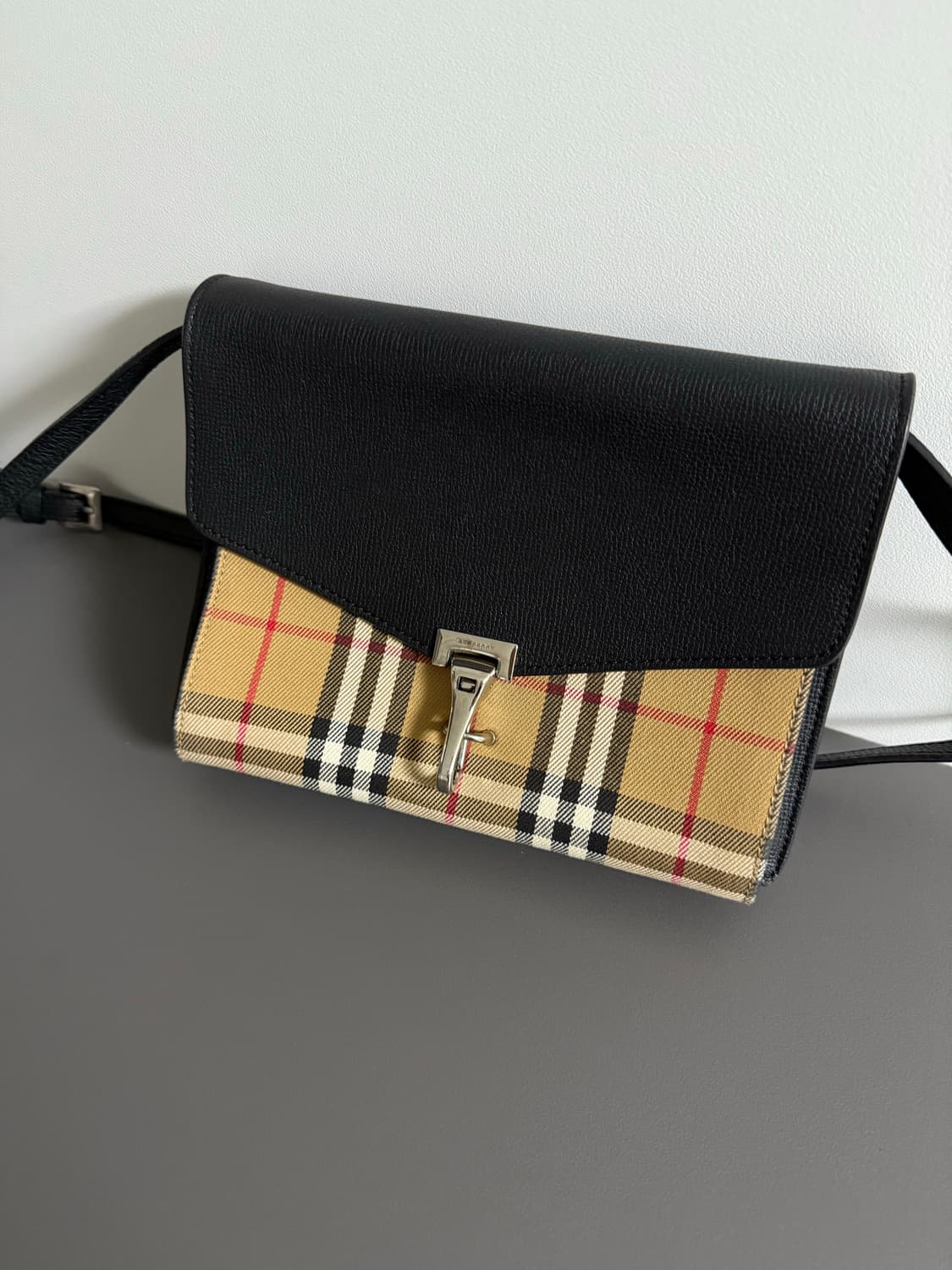 버버리 맥켄 크로스백 정품 상품이미지2