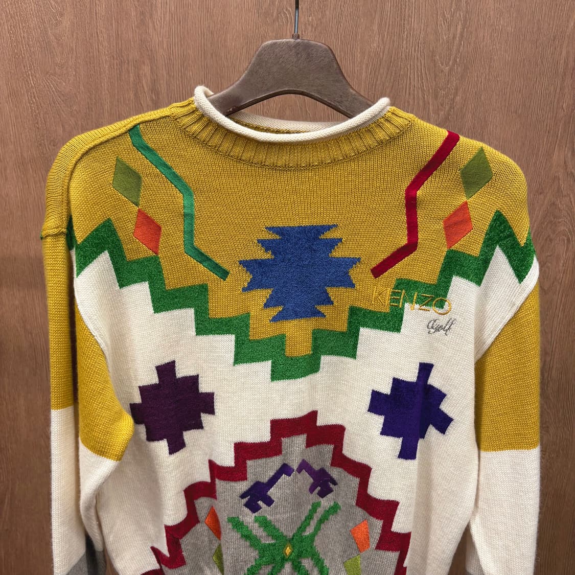 겐조 골프 크루넥 긴팔 울 니트 스웨터 기하학 패턴 시보리 디테일 옐로우 상품이미지4