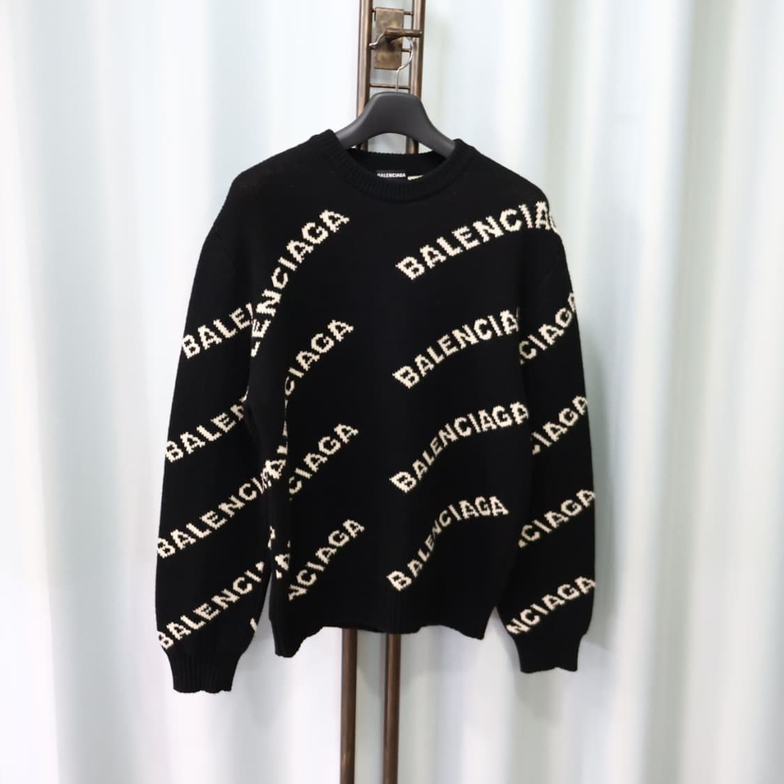 발렌시아가 멀티로고 블랙 울 니트 L/105 상품이미지3