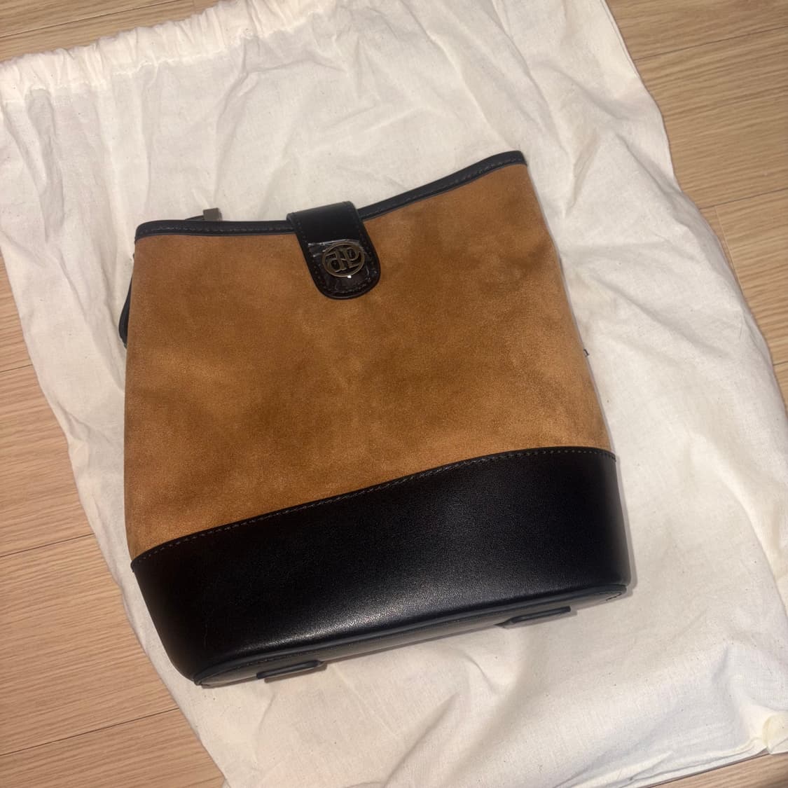 (미사용새상품) 드파운드 스웨이드 타운백 상품이미지3