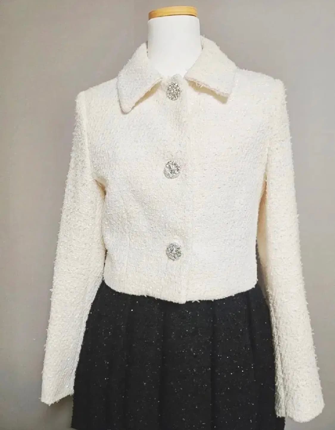 DINT딘트  화이트자켓&블랙스커트 셋업 상품이미지2