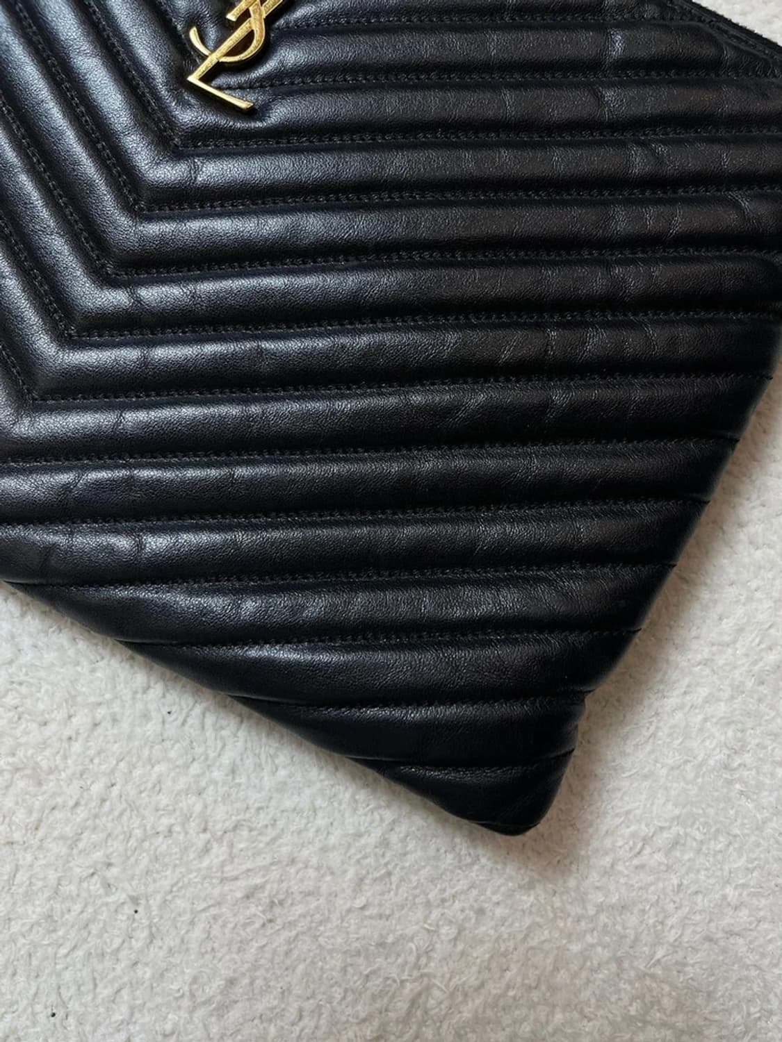 생로랑 YSL 금장 골드 마틀라쎄 클러치백 A1664 상품이미지5