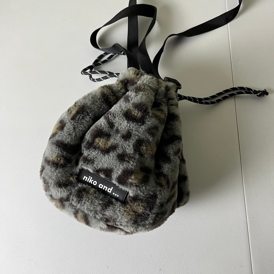 [Niko And] 니코앤드 레오파드 퍼 크로스백 상품이미지2