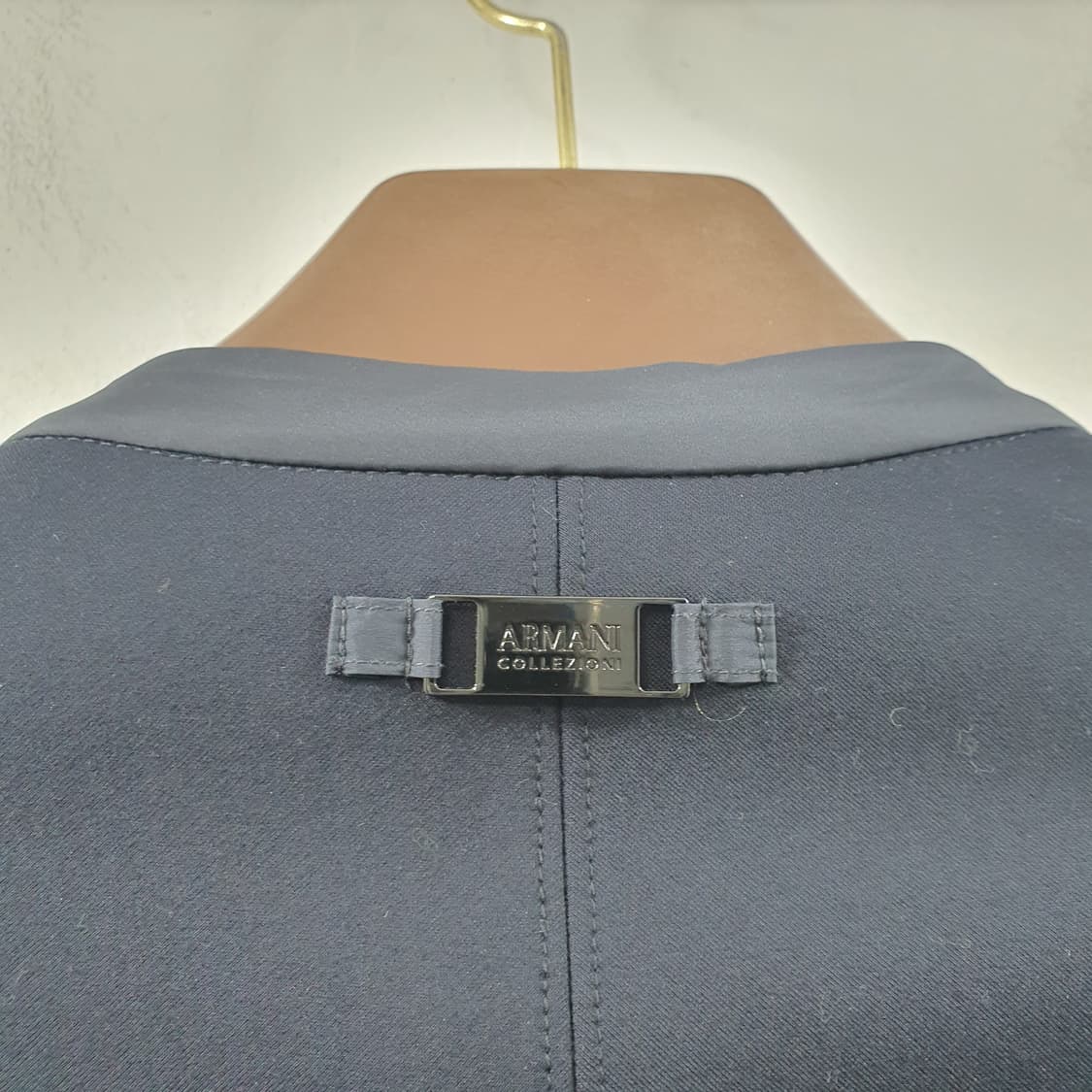 38 아르마니콜레지오니 여성 정품 덕다운 경량 패딩 점퍼 다크네이비 상품이미지10