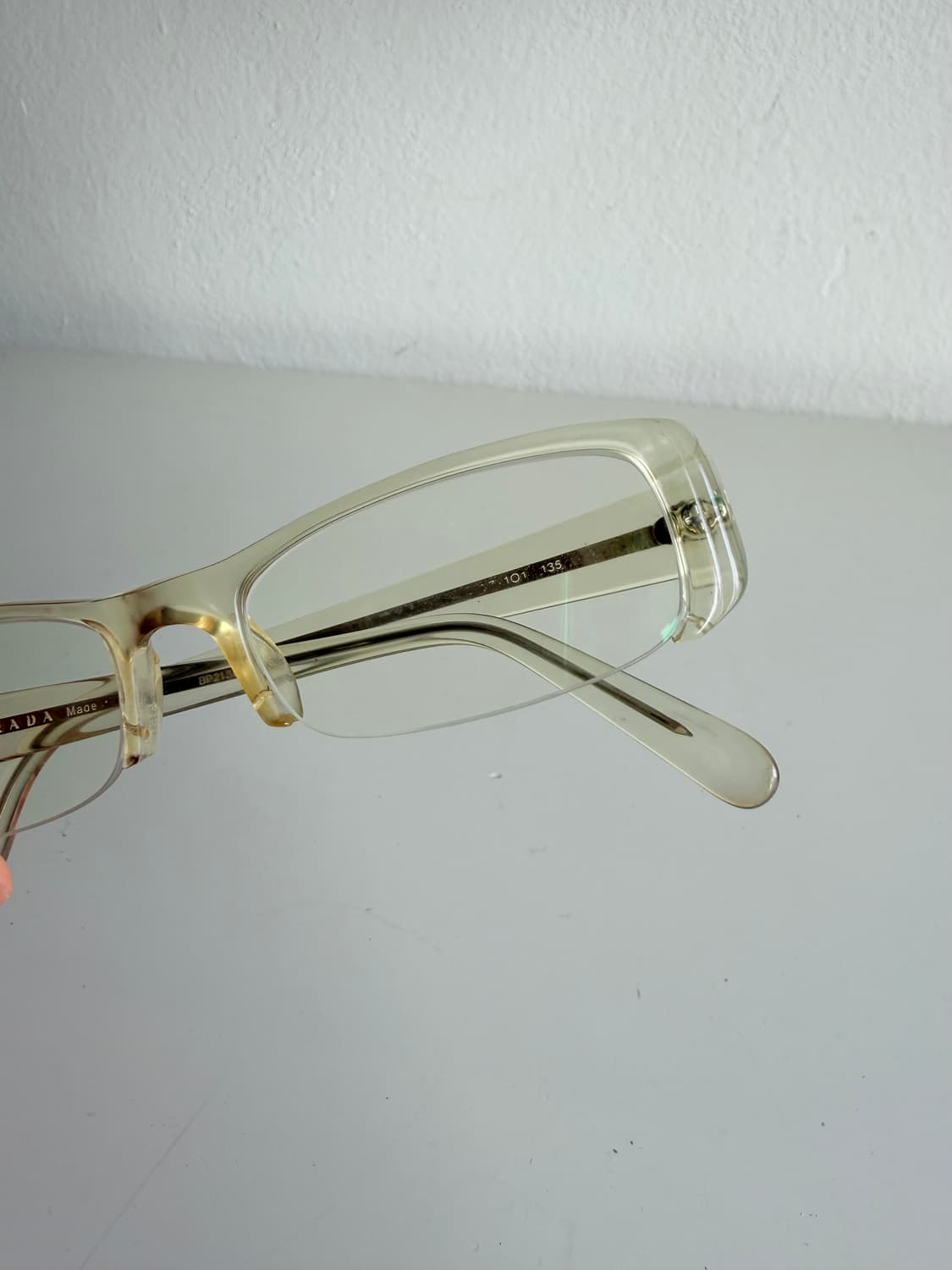 프라다 투명 반무테 안경 상품이미지4