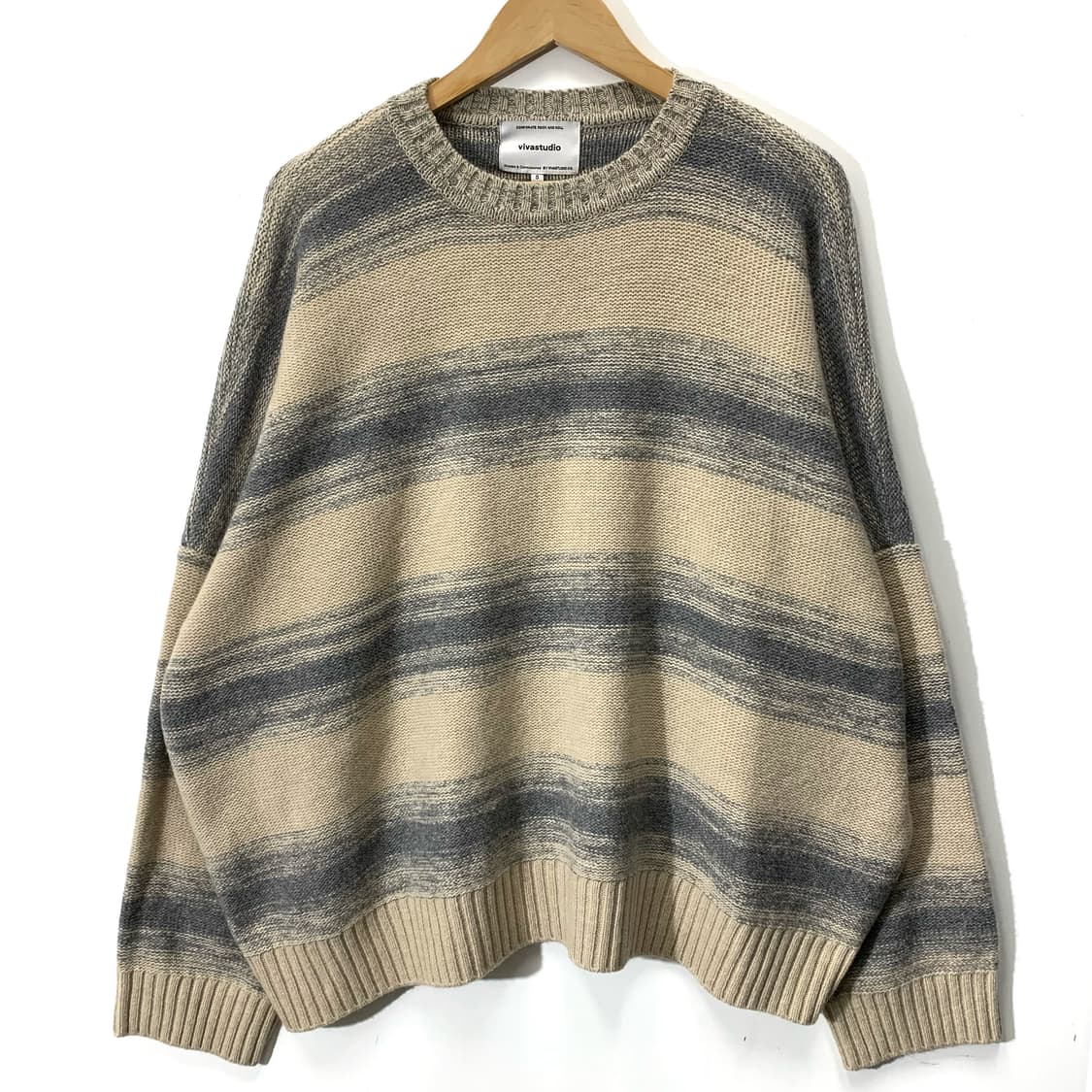 비바스튜디오 오버사이즈 스트라이프 니트 상품이미지1