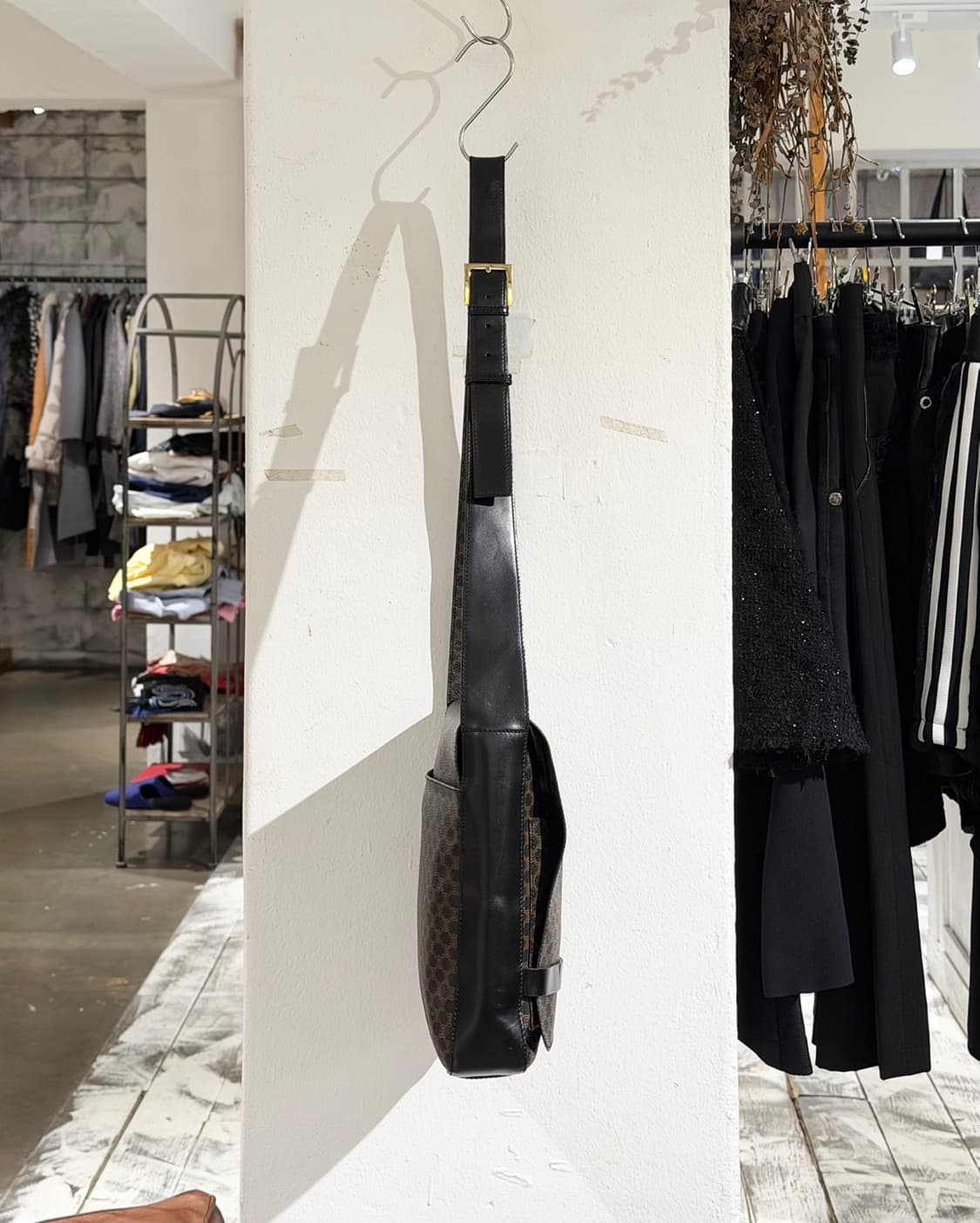 셀린느 브라운 마카담 블라종 크로스백 상품이미지3