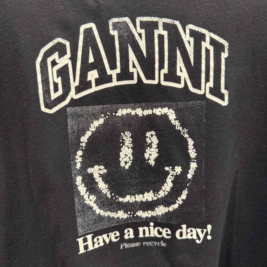 가니 스마일 그래픽 반팔 티셔츠 프린팅 레터링 디테일 블랙 상품이미지6
