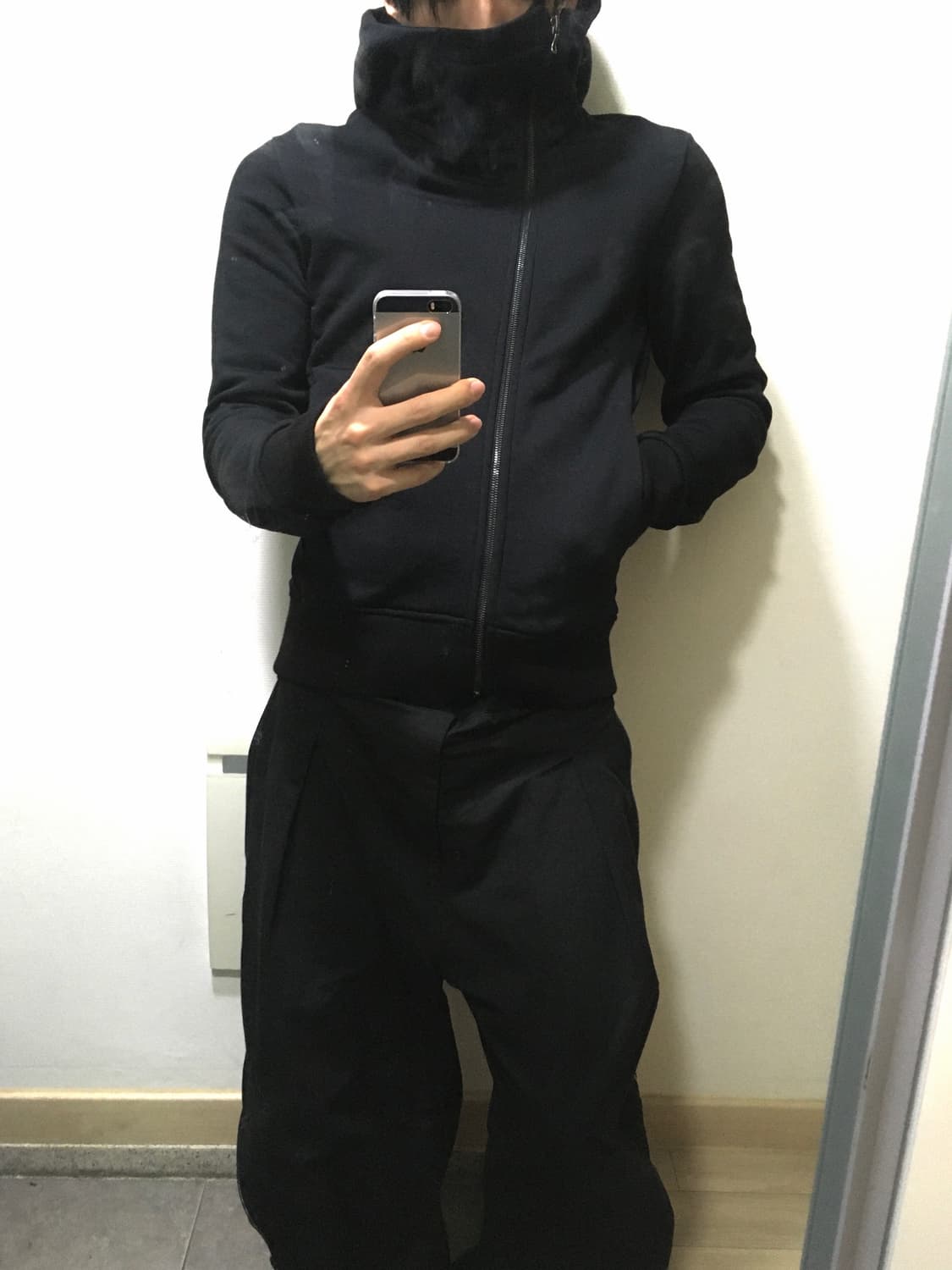 어태치먼트 비대칭 하이넥 후드집업 상품이미지3