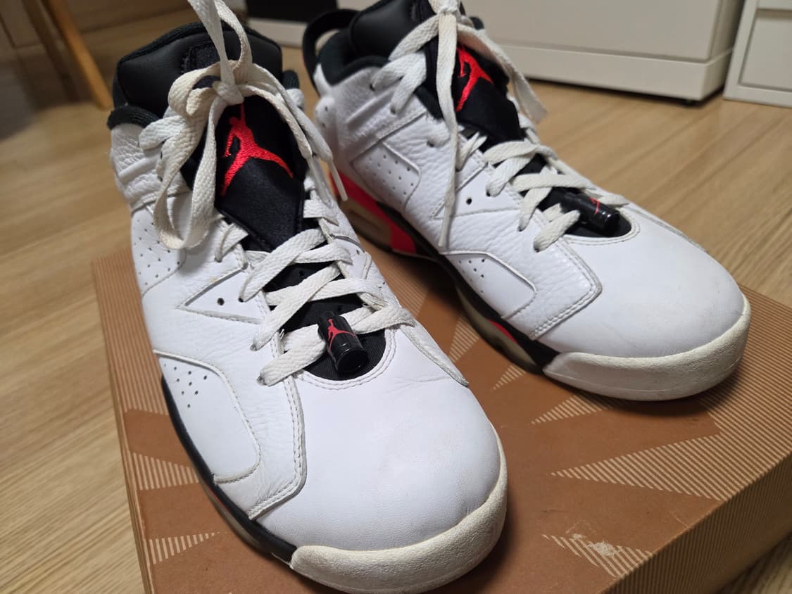 나이키 에어 조던 6 레트로 인프라 레드 상품이미지3