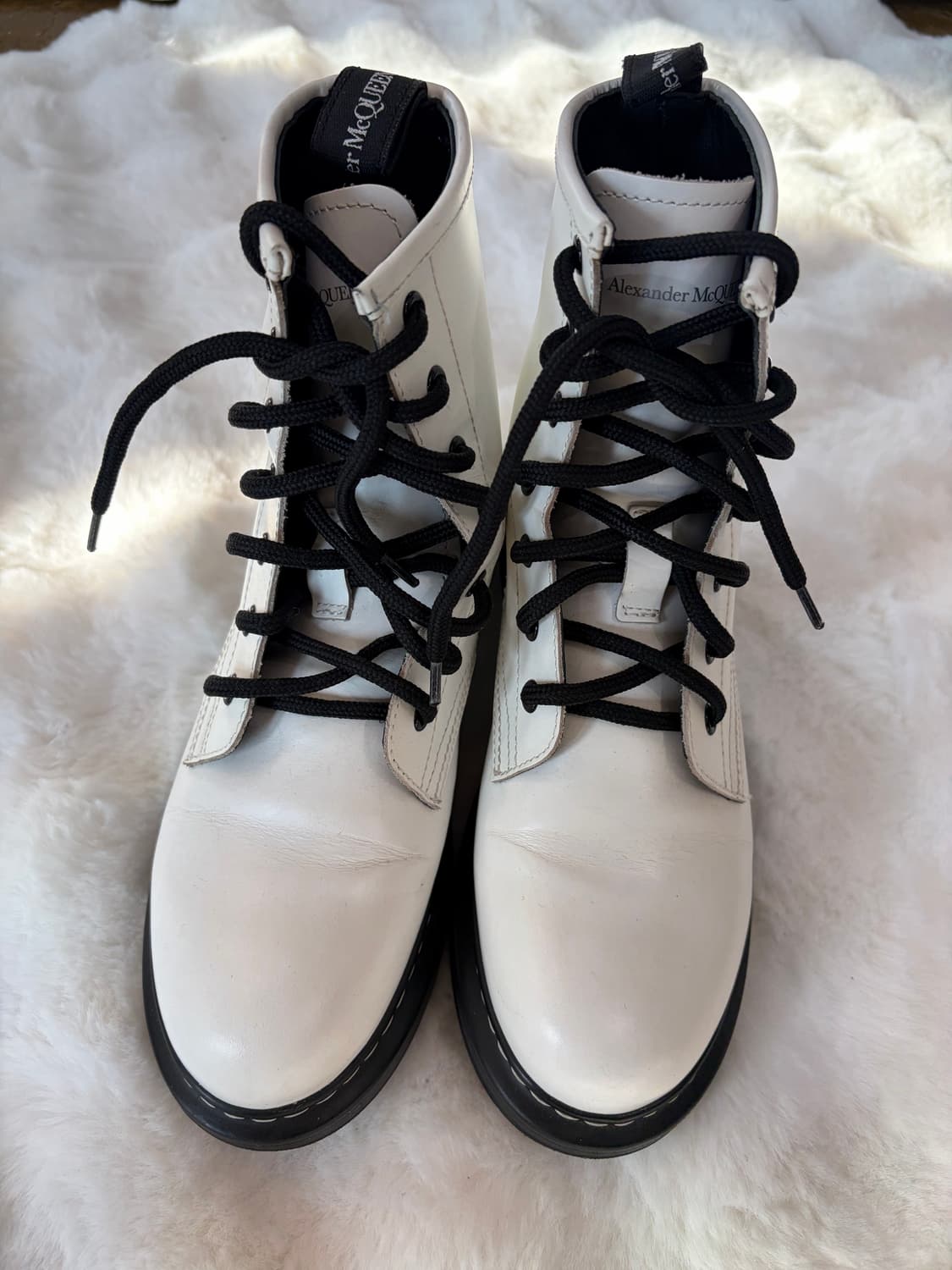 알렉산더맥퀸 화이트 레더 부츠 상품이미지1