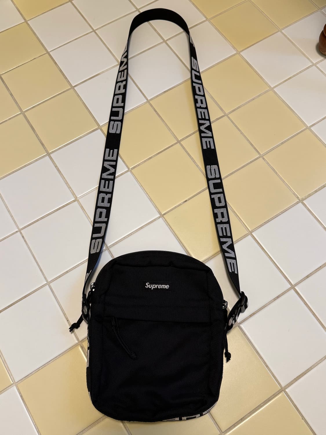 슈프림 숄더 크로스백 상품이미지3