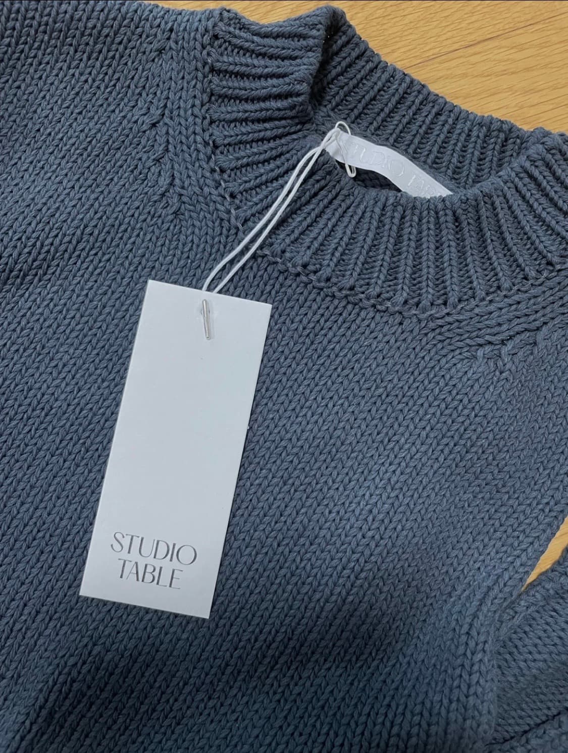 (스튜디오테이블 STUDIOTABLE) 컷아웃 니트 상품이미지1