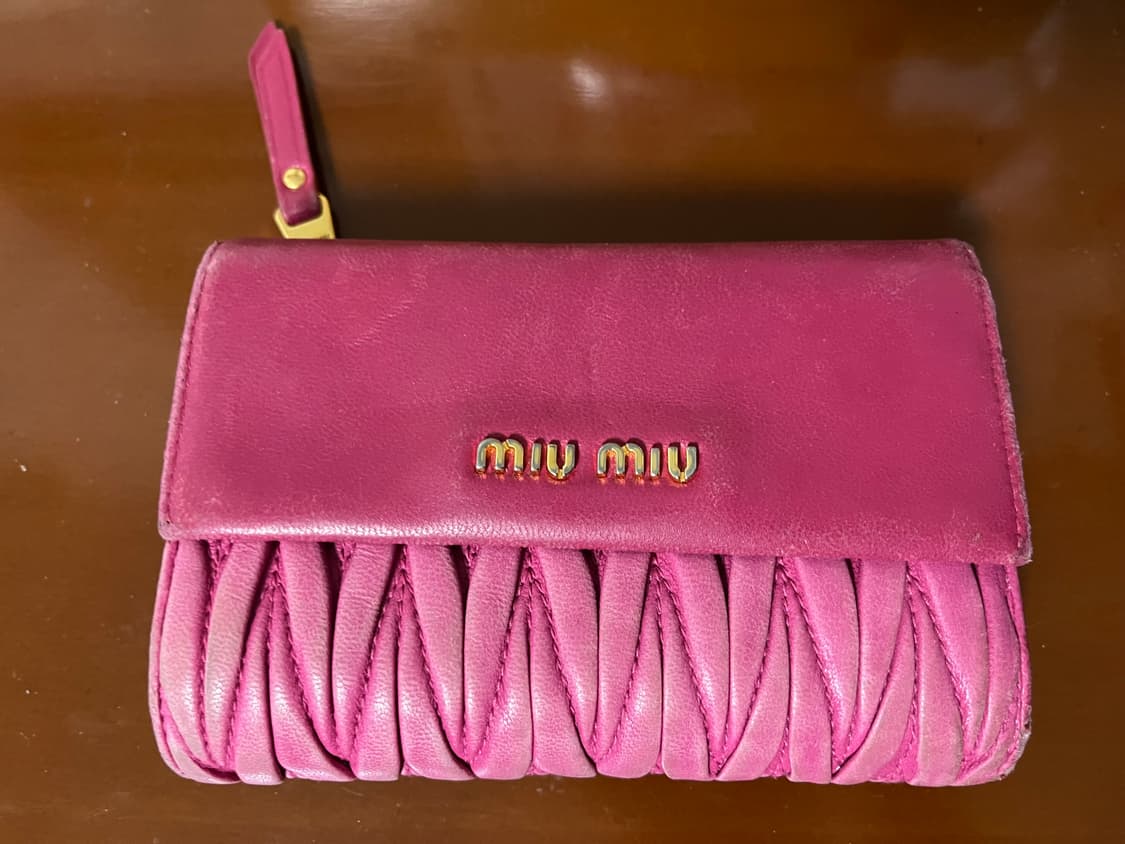 미우미우 마테라쎄 나파 가죽 중지갑 (핑크) 상품이미지1