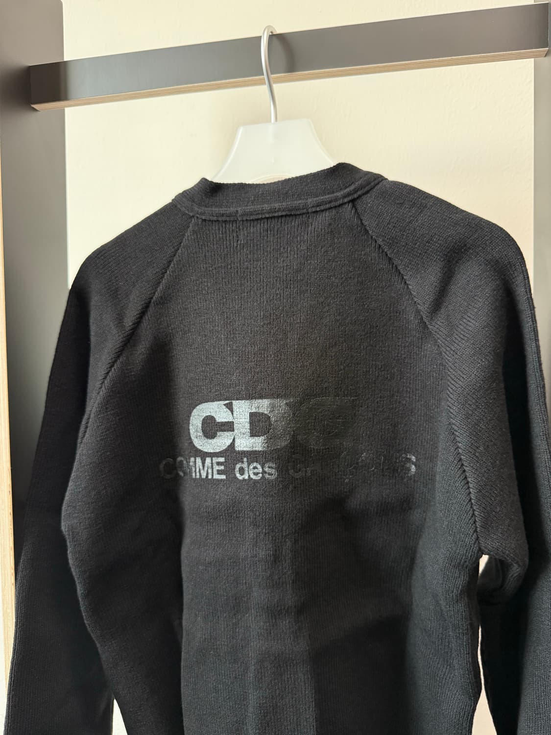 꼼데가르송 CDG 백 로고 가디건 블랙  상품이미지2