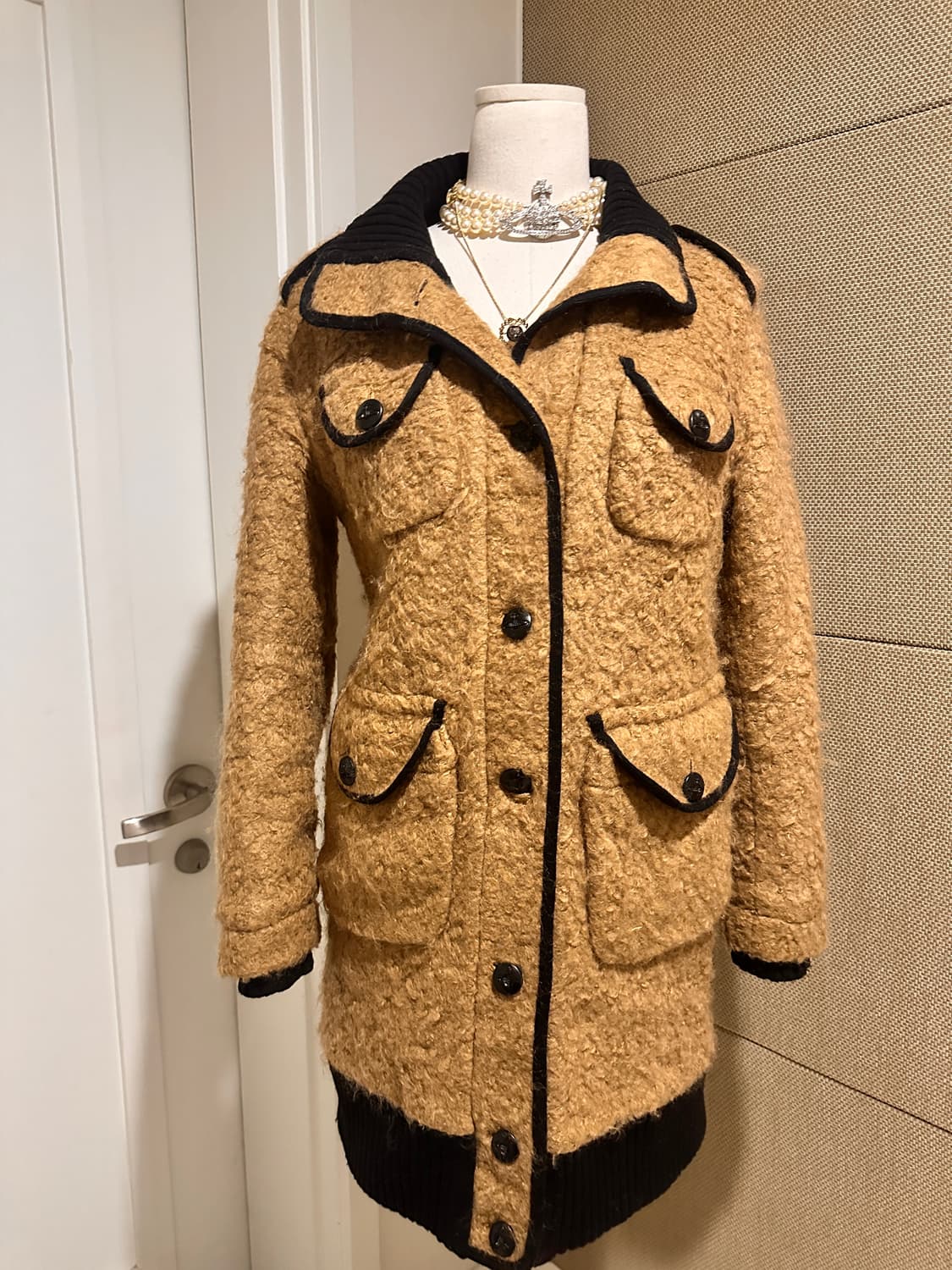 비비안웨스트우드 부클 orb로고 코트 상품이미지1