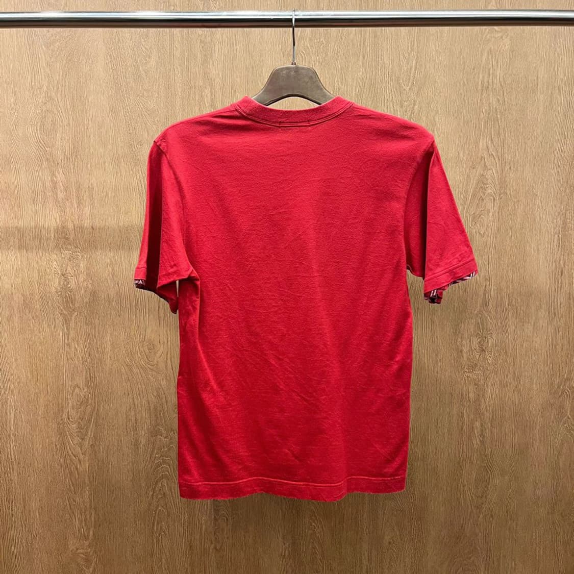 버버리 런던 코튼 반팔 티셔츠 커프 패턴 로고 자수 무지 디테일 레드 상품이미지3