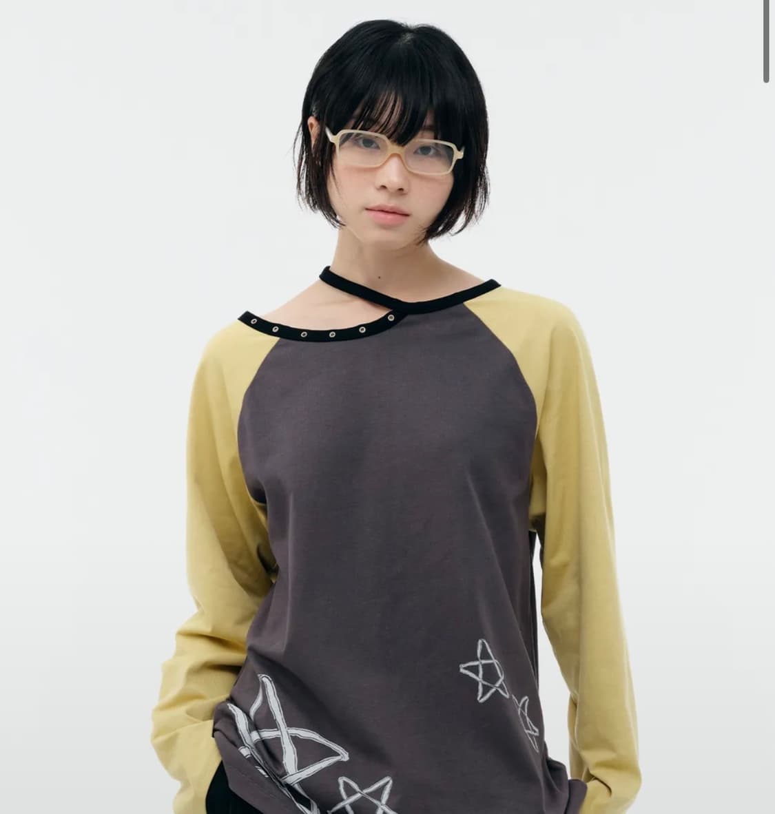 뚜오미오 컷아웃 스타 롱 슬리브 티셔츠 차콜 상품이미지2