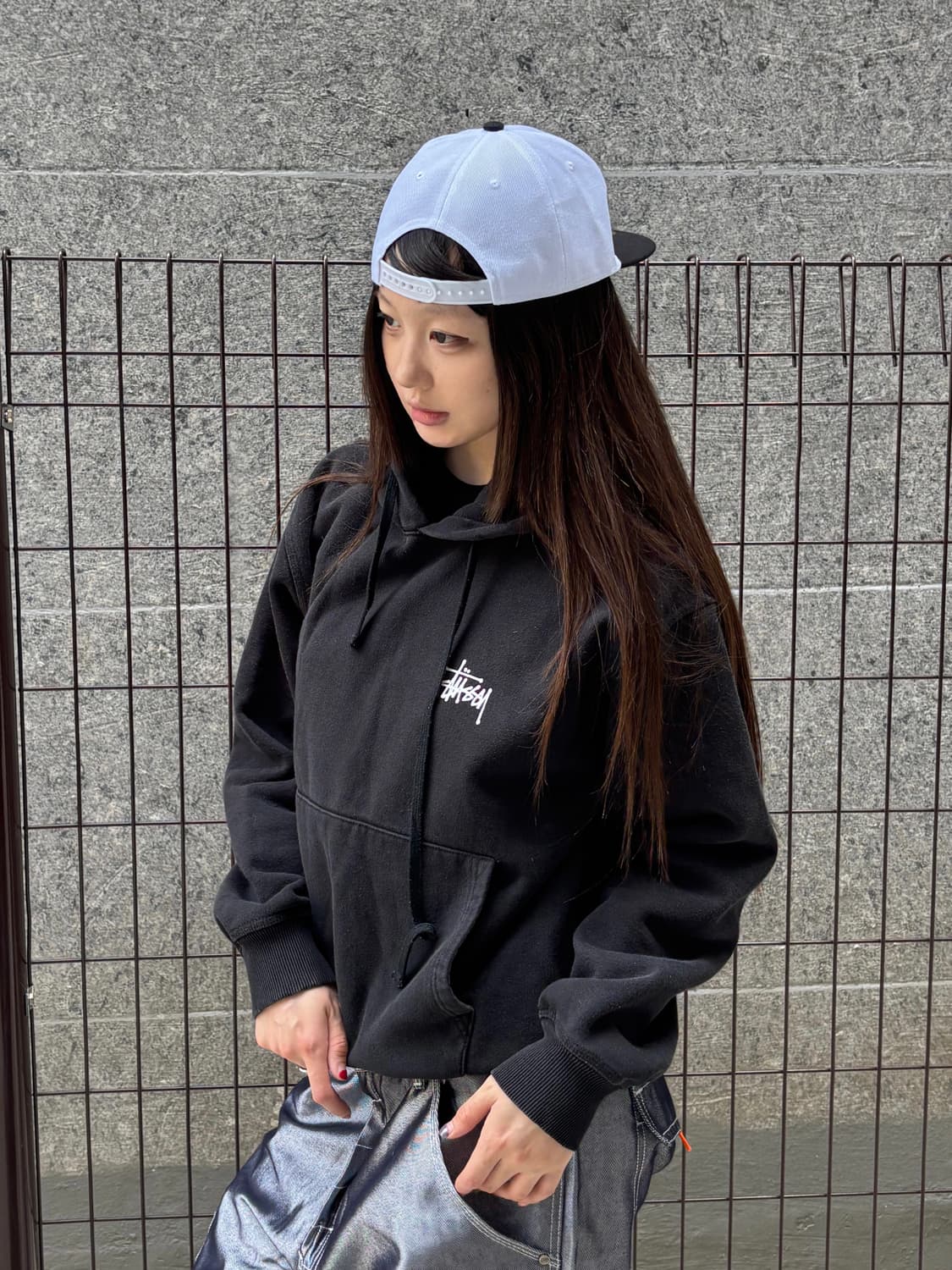 스투시 블랙 백로고 후드티 상품이미지2