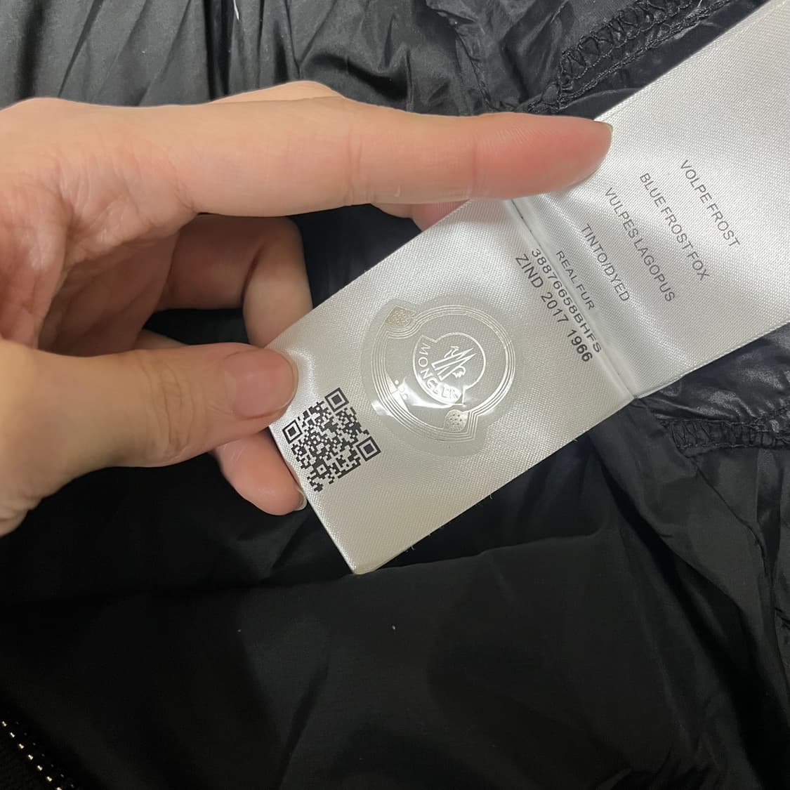 큐알o 몽클레어 여성 벨티드 롱패딩 2사이즈(95) 상품이미지4