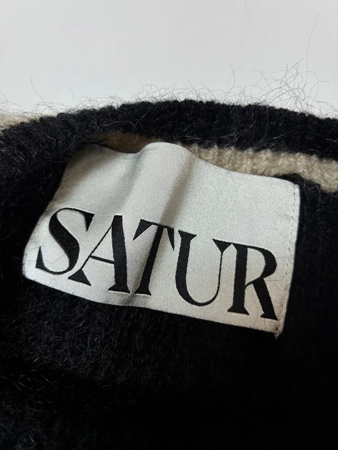 세터 23FW 라운드넥 모헤어 로고 니트 리조트 블랙 PN8887 상품이미지7