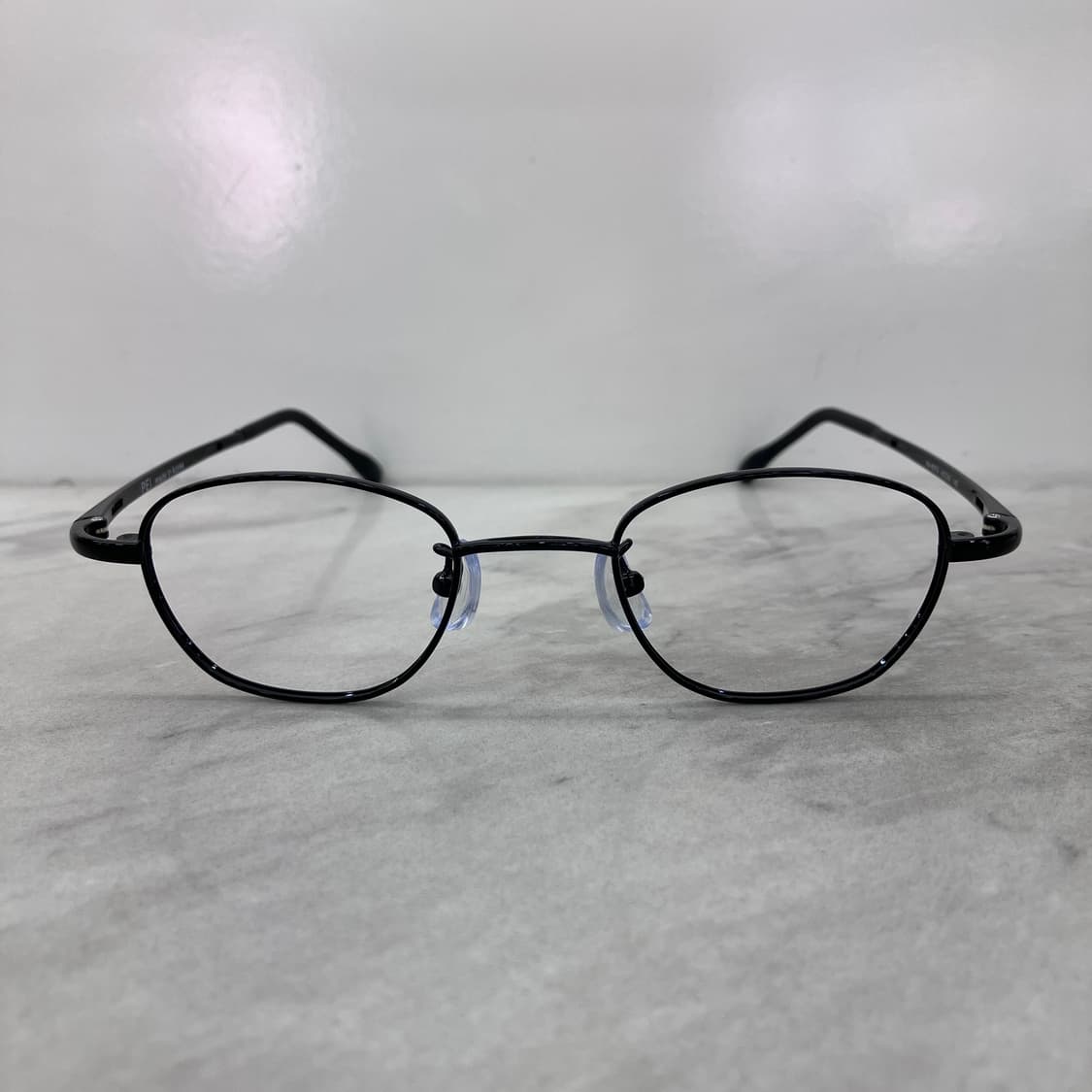 C60 RT 블랙 어글리 라운드 메탈테 안경 상품이미지6