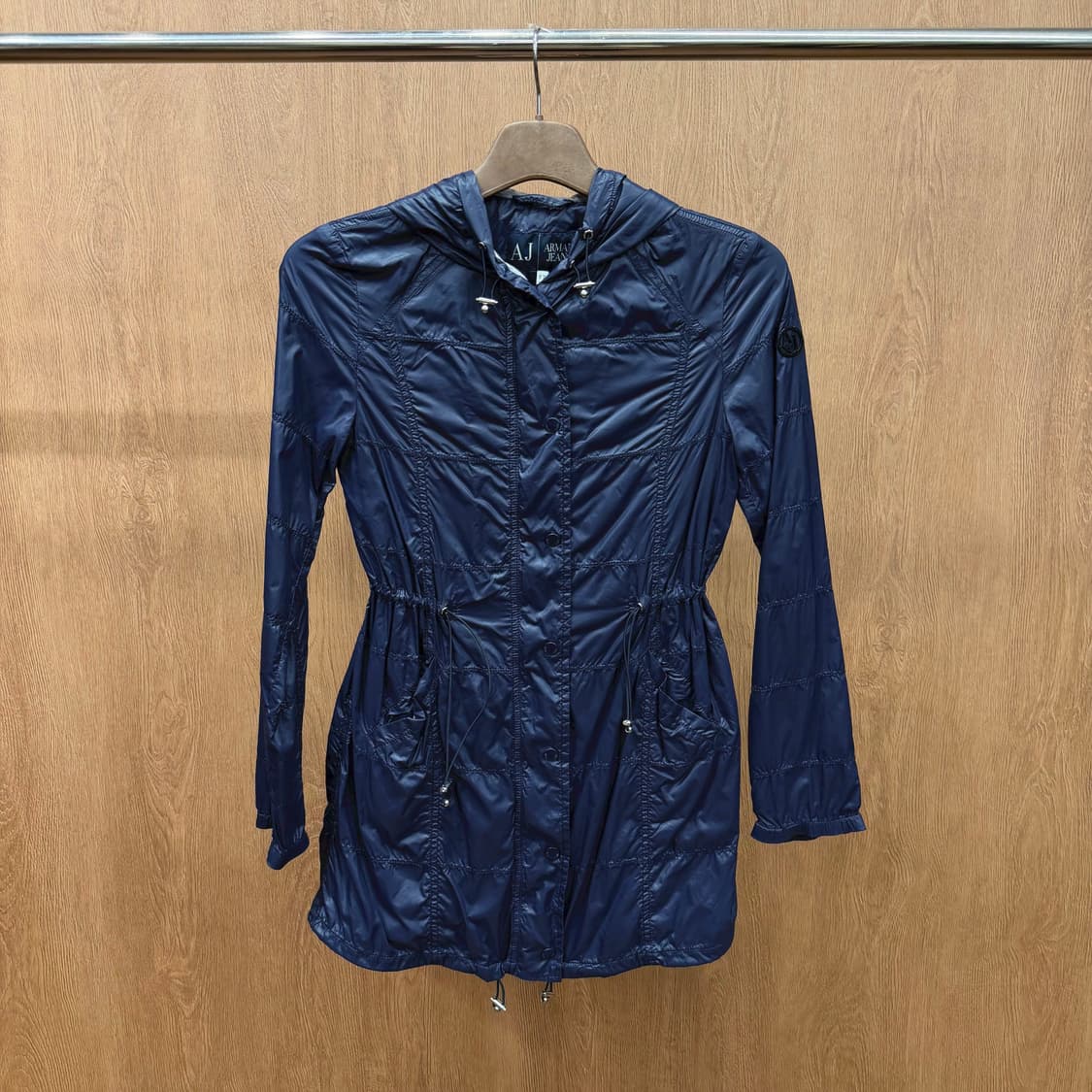 아르마니 진스 롱 후드 자켓 드로우 스트링 로고 장식 디테일 네이비 상품이미지2